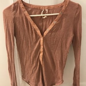 Salmon colored long-sleeve button-up UO shirt